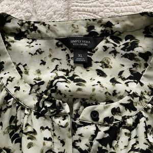 Button up split yoke collar